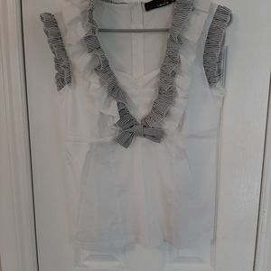 White frilly tank top detail